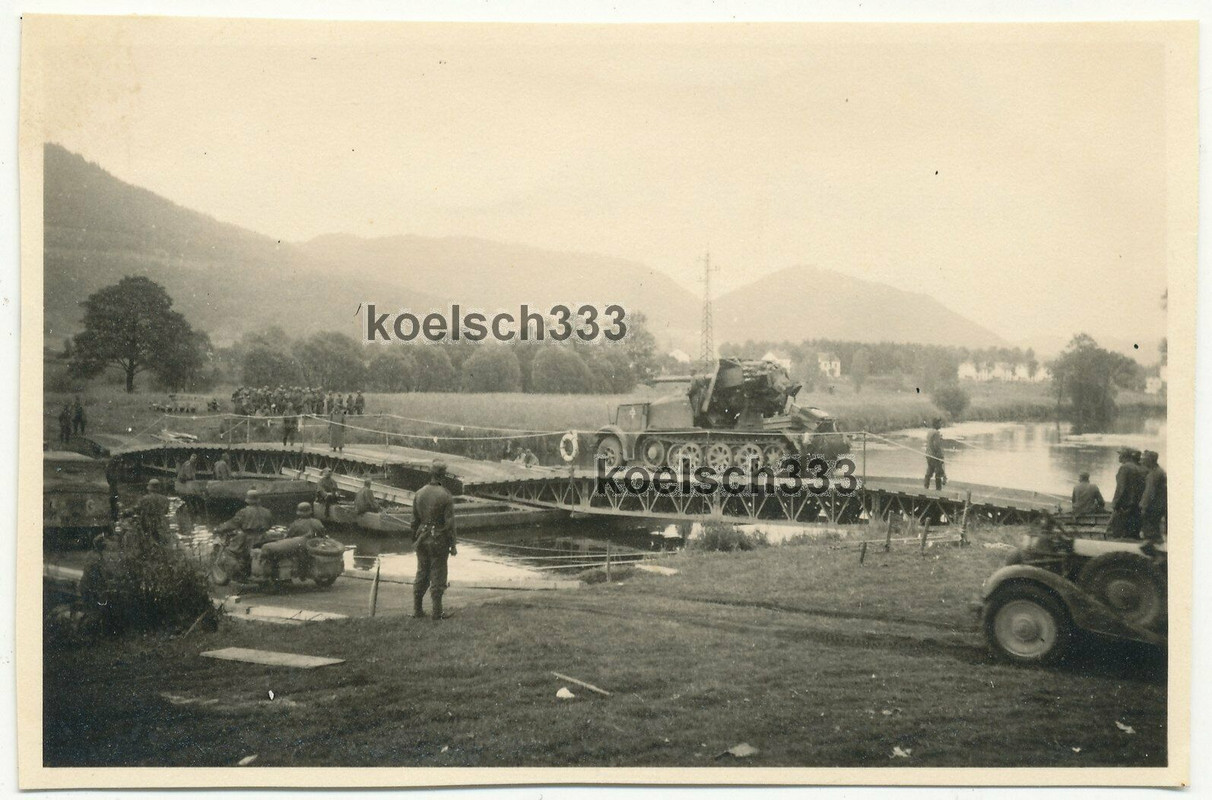 Foto 88 Bunkerknacker Panzer Halbkette auf 16t K-Brücke in Remiremont Frankreich
