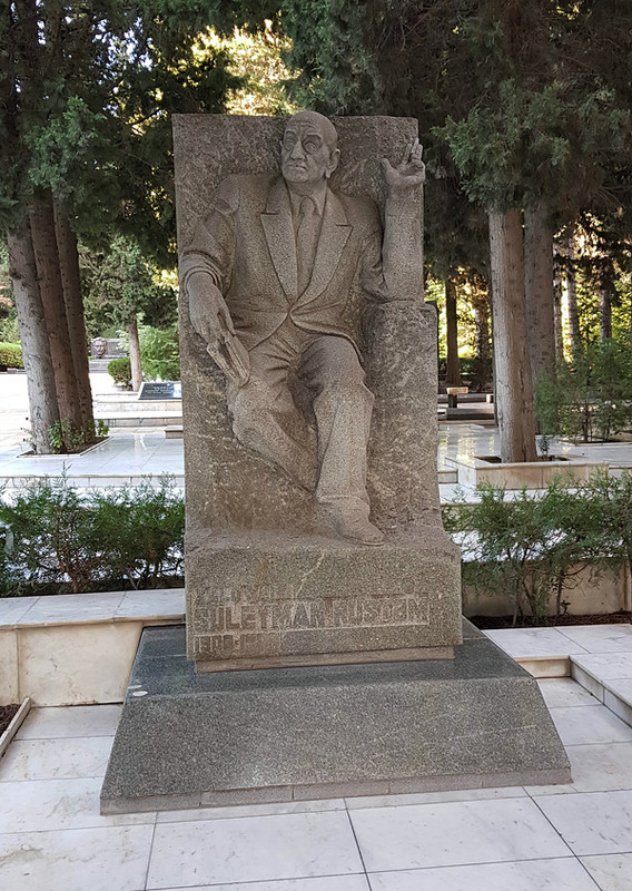 Rustam)Sul_gst_mogila_Baku