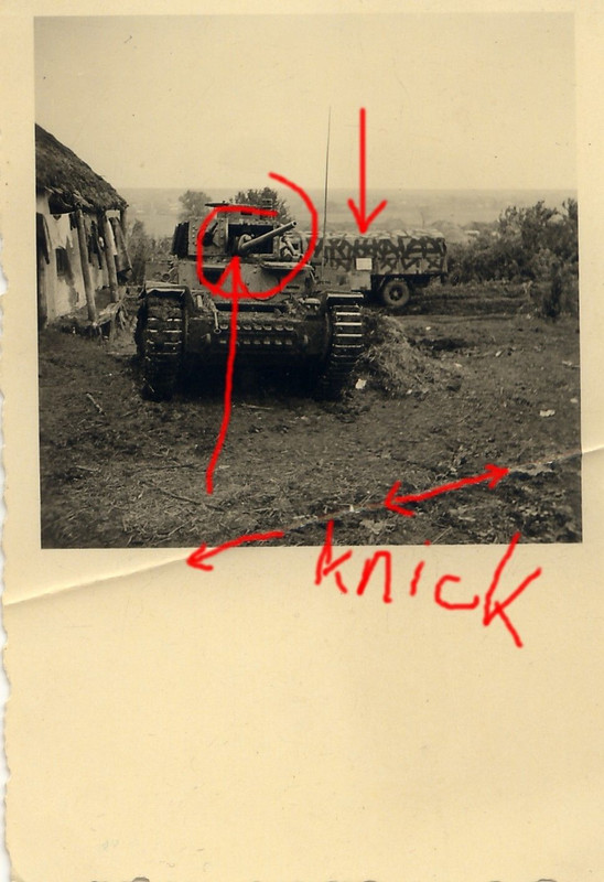 Deutscher Panzer 38T mit Turmtreffer LKW mit Tar