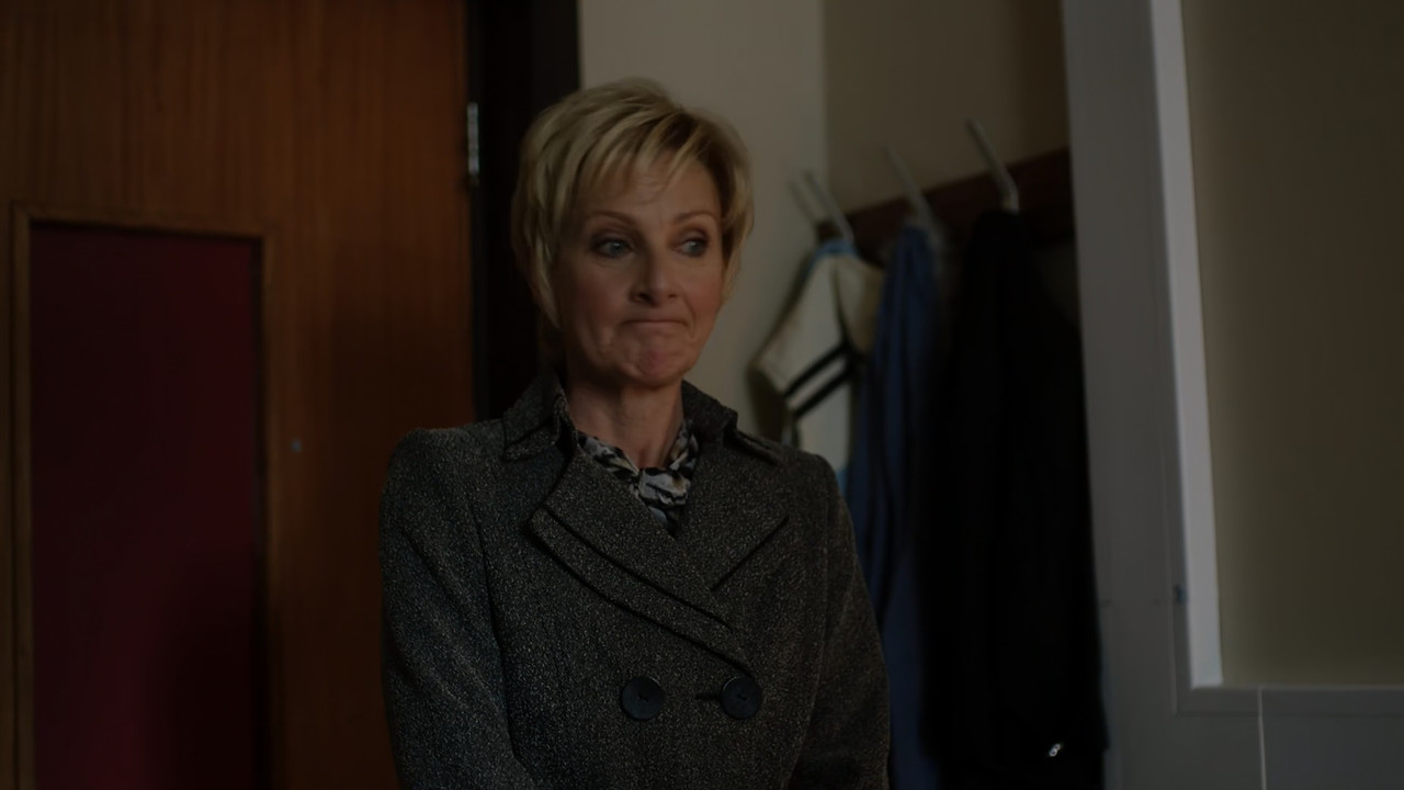 Three.Girls.S01E02.1080p.WEB-DL.2Ch.x265-DAWN_0h31m00.000s