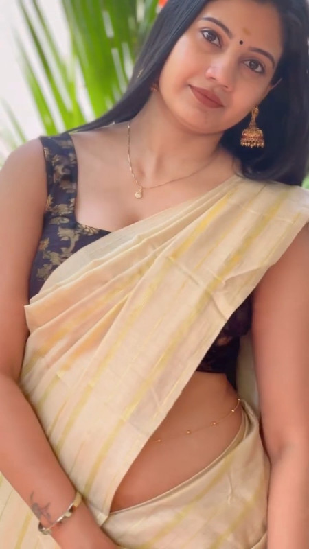 homely malayali girl sexy navel in set saree mp4 snapshot 00 09 922