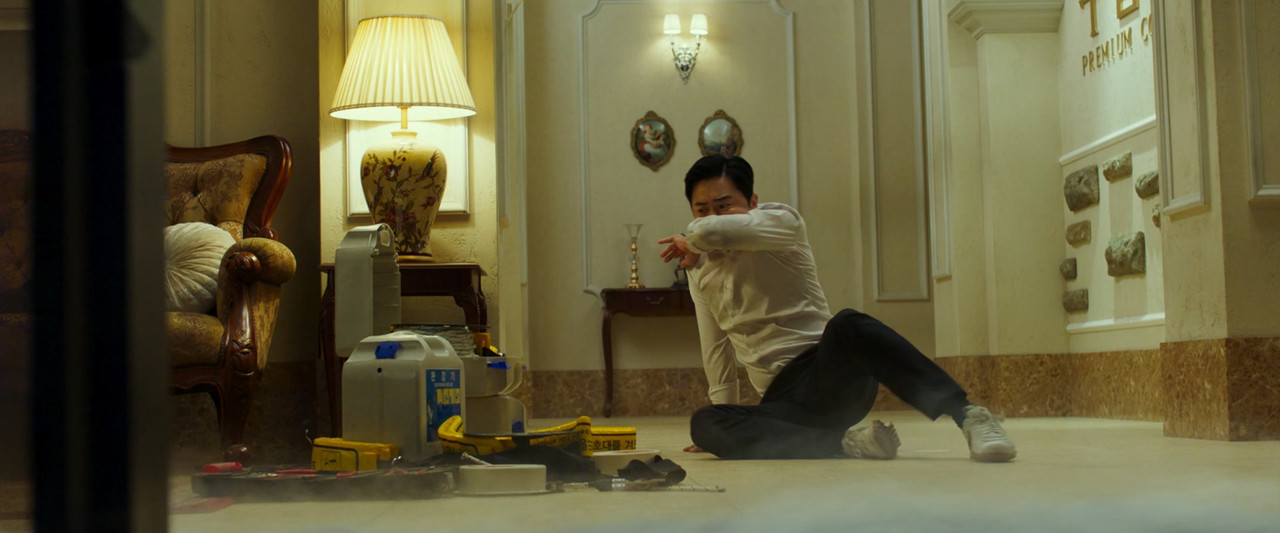 EXIT (2019) (1080p BDRip x265 10bit KOREAN TrueHD 5.1 - HxD) [TAoE].mkv