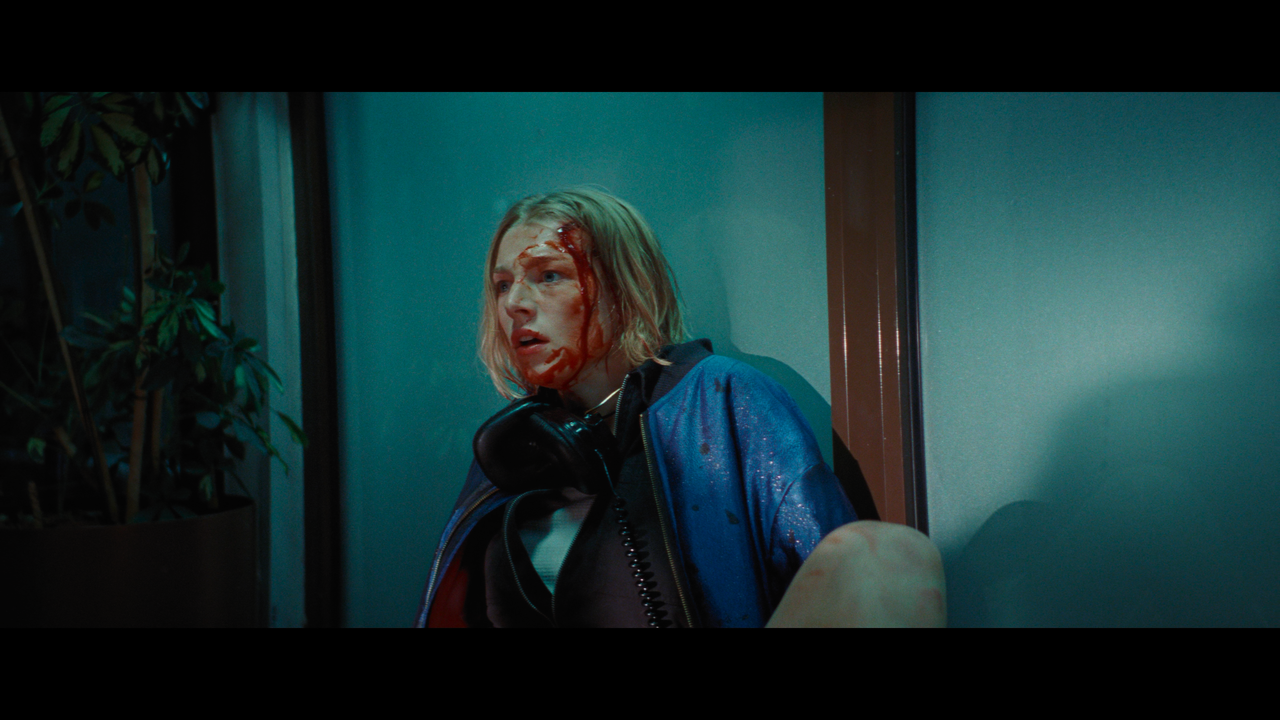 mpv-shot_CUCKOO.2024.2160p.UHD.BDRemux.HDR.HEVC-Нечипорук_00_28_25_0007