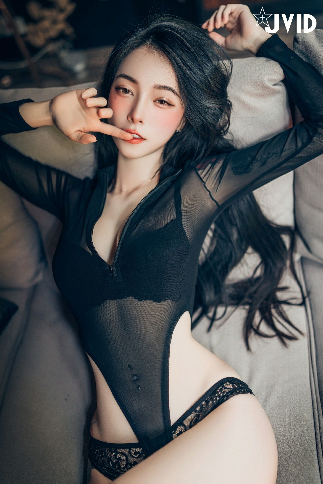 JVID飄飄《巨乳甜點女神》写真作品， 黑色透视，蕾丝内裤的性感时刻插图8