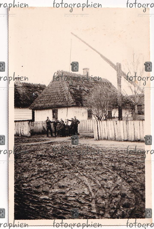 org. Foto Polen Zawada Haus Hütte Ziehbrunnen 1941