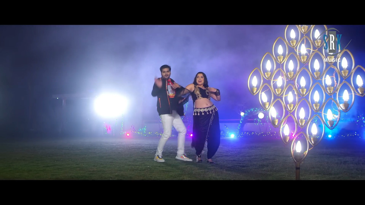 [Image: Aamrapali-Dubey-Hot-New-Song-from-Kathar...52-752.jpg]