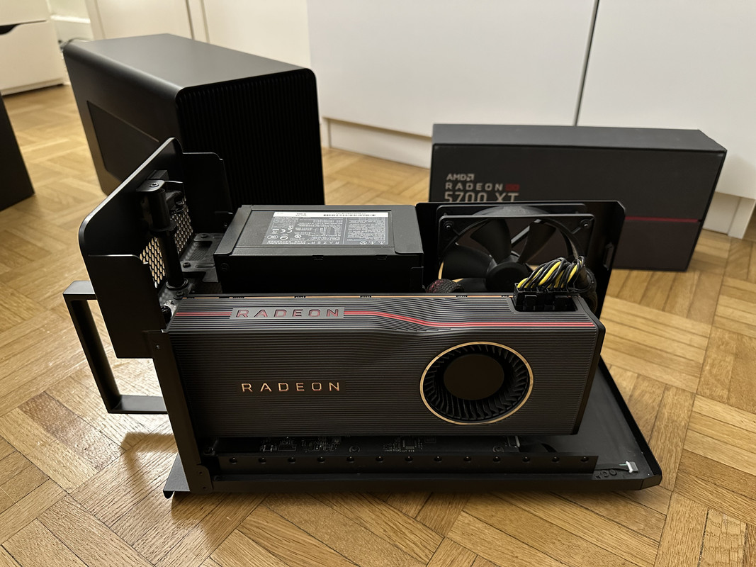 Vente : eGPU Razer Core X Chroma + AMD 5700 XT et écran LG 32