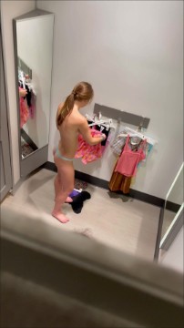 [Image: Voyeur16725141523.jpg]