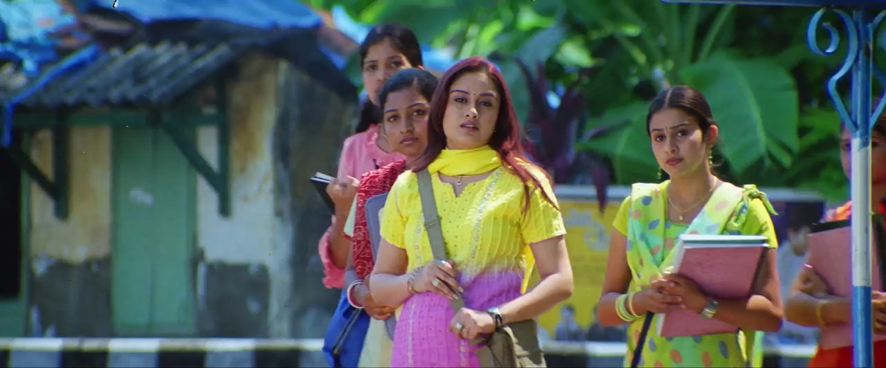 Oru Naal Oru Kanavu 2005 WebRip [Tamil] 480p, 720p ESub Screenshot