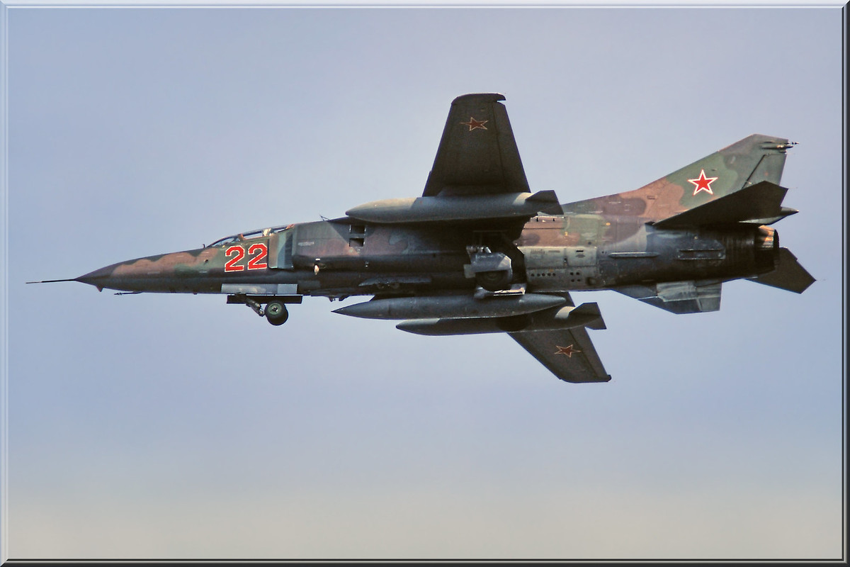 787 IAP Mig-23UB 22 Red_6901905 (3)_Summer 92_2