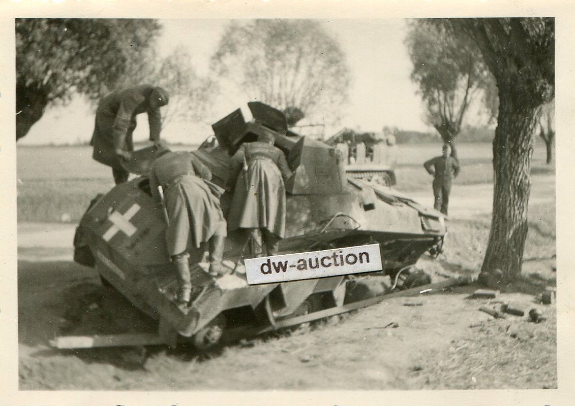 Polen , zerstörter Panzer Spähwagen von Pz. AA 2