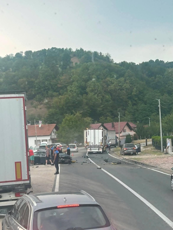 Photo 1786996135742