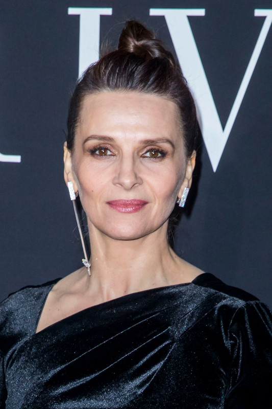 https://i.postimg.cc/hG7MtYWr/juliette-binoche-giorgio-armani-fashion-show-in-paris-01-22-2019-2.jpg