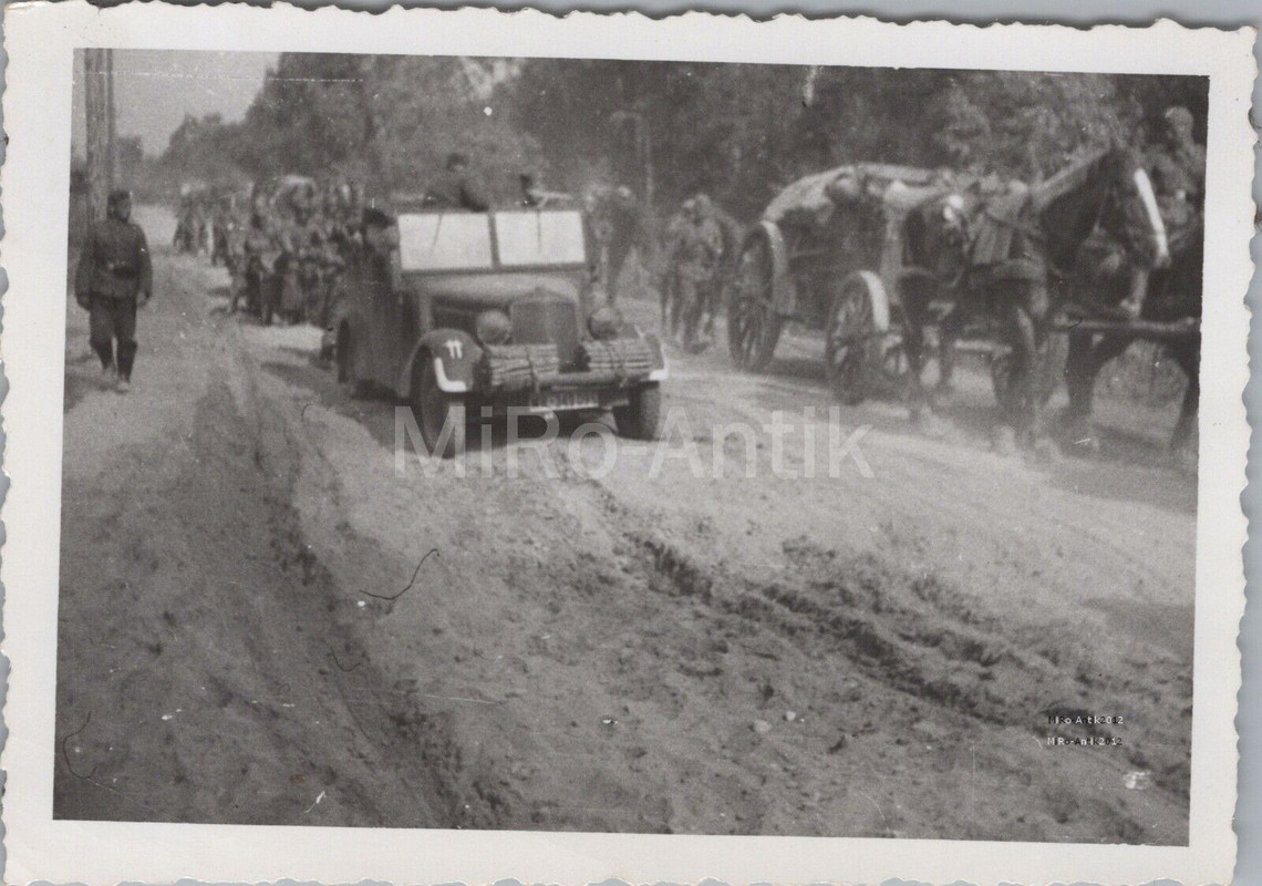 Foto, 10A.R.129, Pkw und Trosse auf dem Marsch nach Russland, 1941