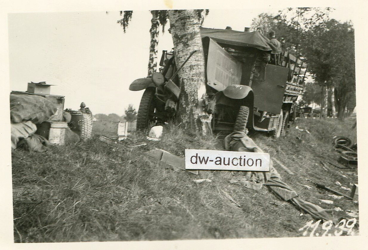 Polen , zerstörtes Fahrzeug durch polnisches Flu