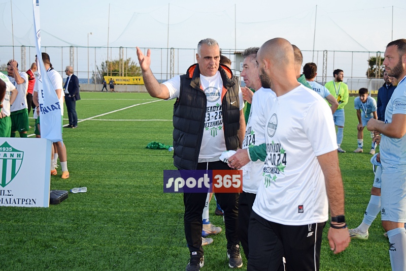 , &Tau;&omicron; &phi;&omega;&tau;&omicron;&rho;&epsilon;&pi;&omicron;&rho;&tau;ά&zeta; &tau;&omicron;&upsilon; &tau;&epsilon;&lambda;&iota;&kappa;&omicron;ύ &Epsilon;&rho;ά&nu;&eta;-&Pi;&alpha;&nu;&theta;&omicron;&upsilon;&rho;&iota;&alpha;&kappa;ό&sigmaf; (&phi;&omega;&tau;&omicron;)