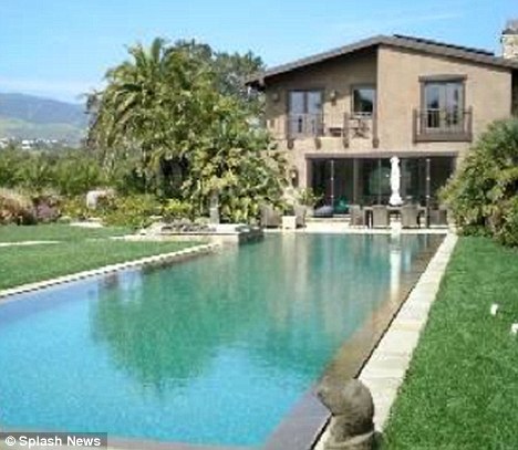 Photo: la maison de Carey Hart en California, United States.
