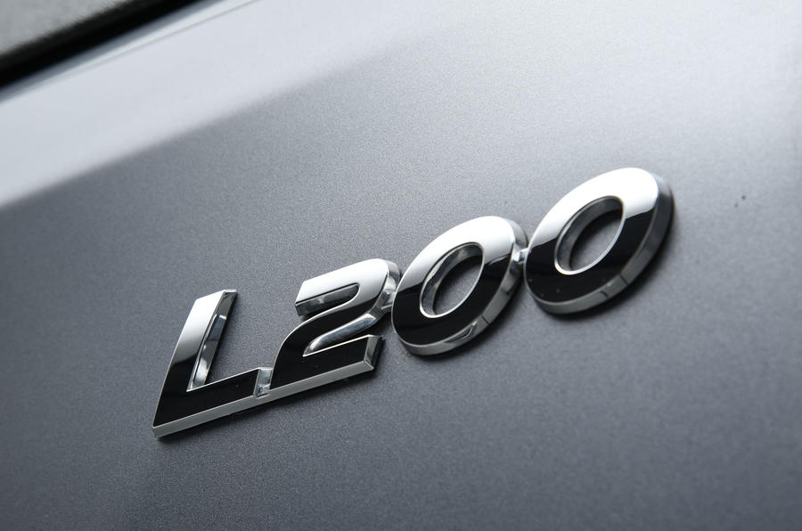 mitsubishi-l200-badging