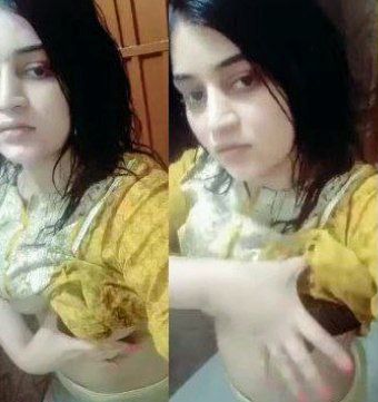 Horney Desi girl flashing her boob nude video