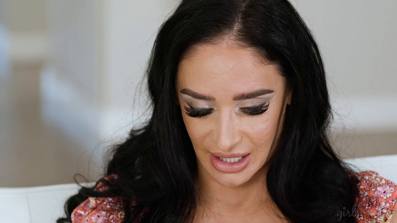 Sheena Ryder Little Puck - Swapping Phones & Swapping Spit - GIRLSWAY.mp4.0000