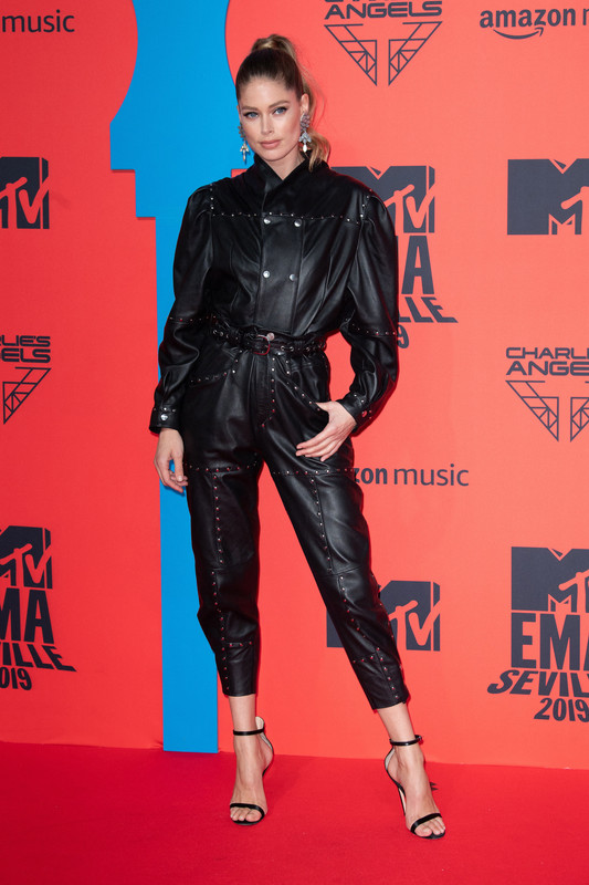 Doutzen-Kroes-Feet-4602098