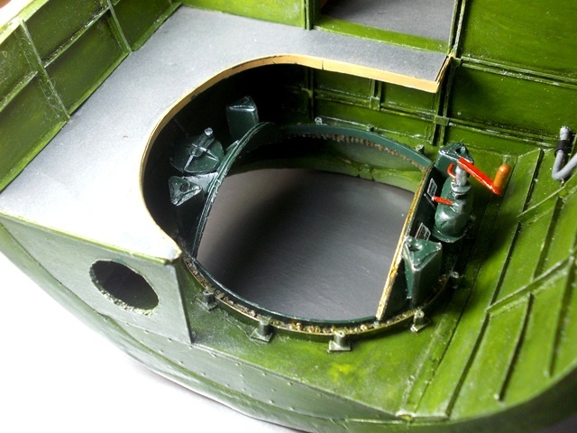 detail_above_the_ball_turret_(1).jpg