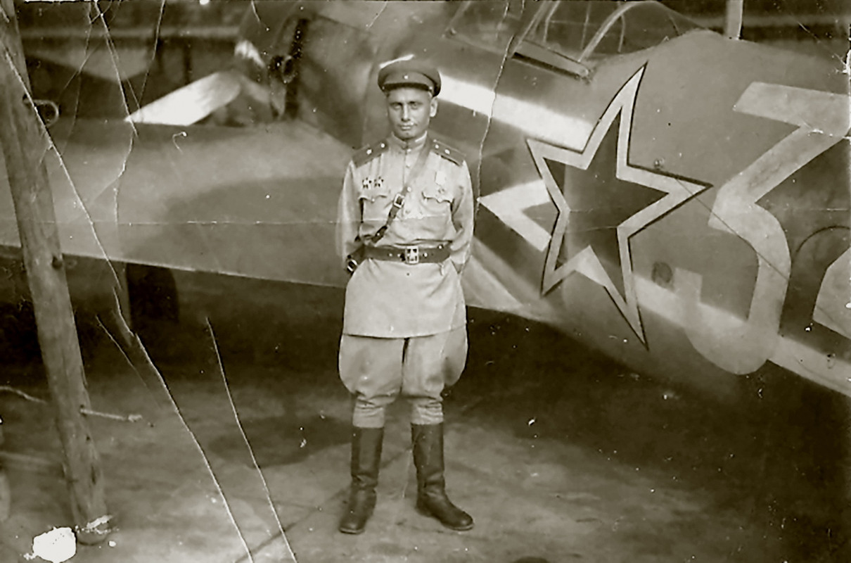 Lavochkin-La-5-164IAP-295IAD-Silver-34-Mikhail-Grigorievich-Linev-01