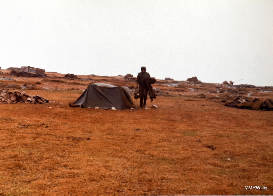 Cañon AA al fondo a la derecha.