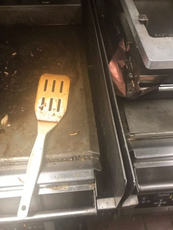 Сотрудник МакДональдса показал, почему в нем нельзя заказывать МакФлурри