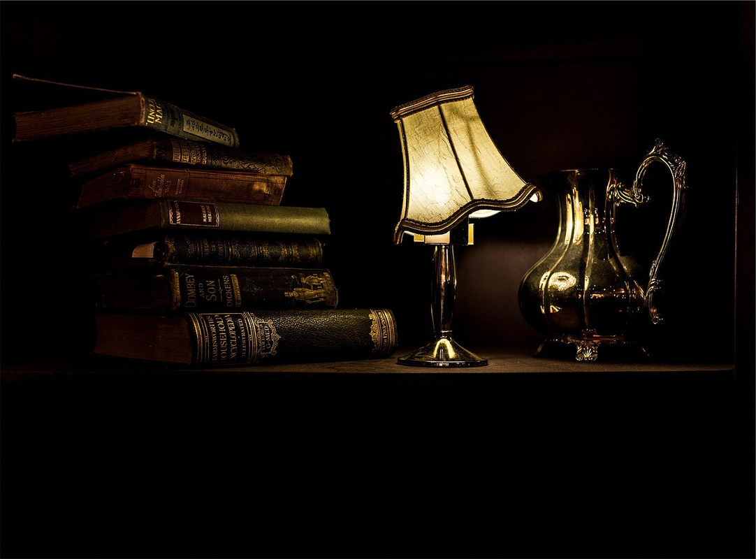 blacknwhite-lamp-new.jpg