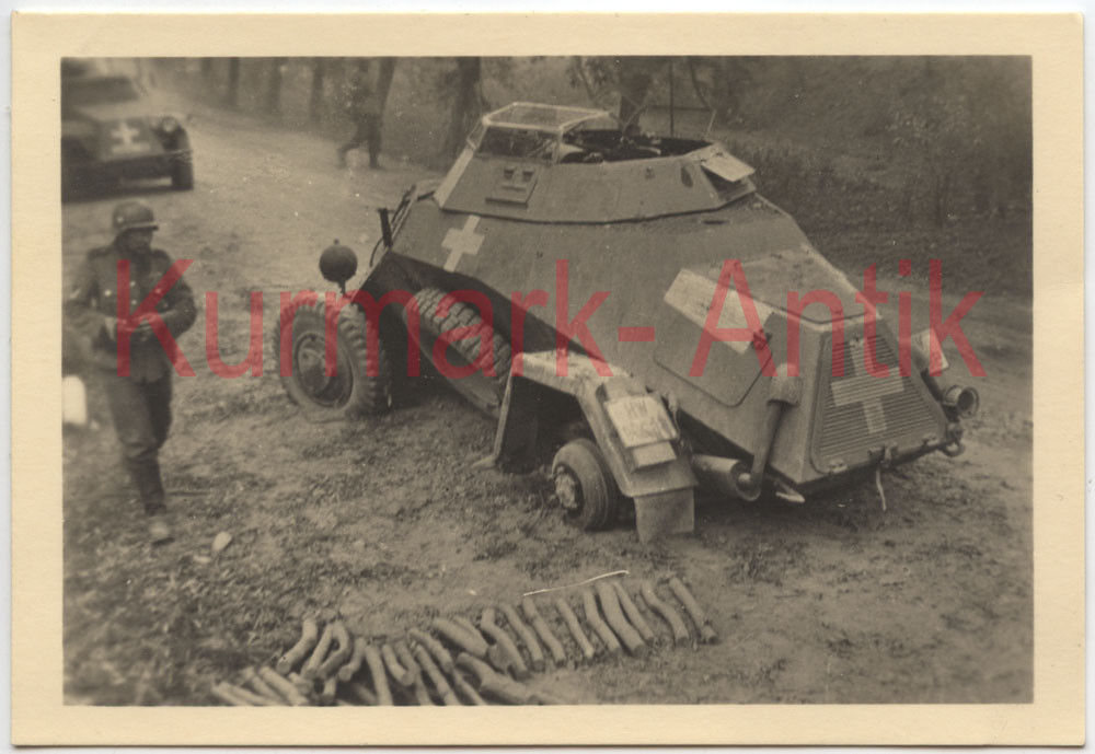 Foto Wehrmacht Polen Feldzug Panzer Spähwagen 222 auf Mine gefah
