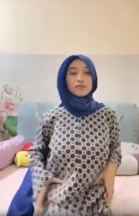 Kerudung Biru Bikin Nafsu
