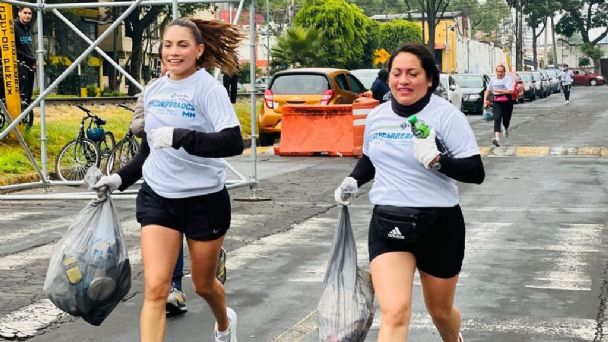 ¡Corriendo y recogiendo! Con competencia buscan calles limpias en la Miguel Hidalgo