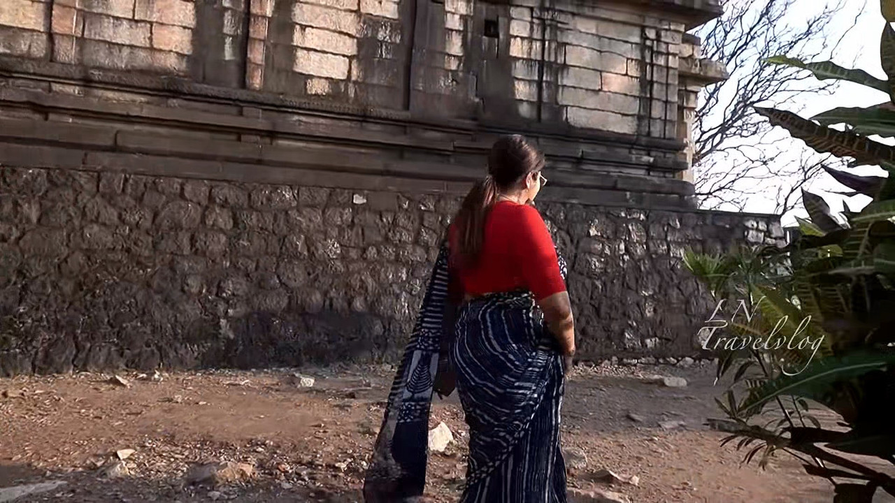 Lekshmi Nair Navel Slips,Huge Boobs and Ass.mkv_snapshot_00.13.889