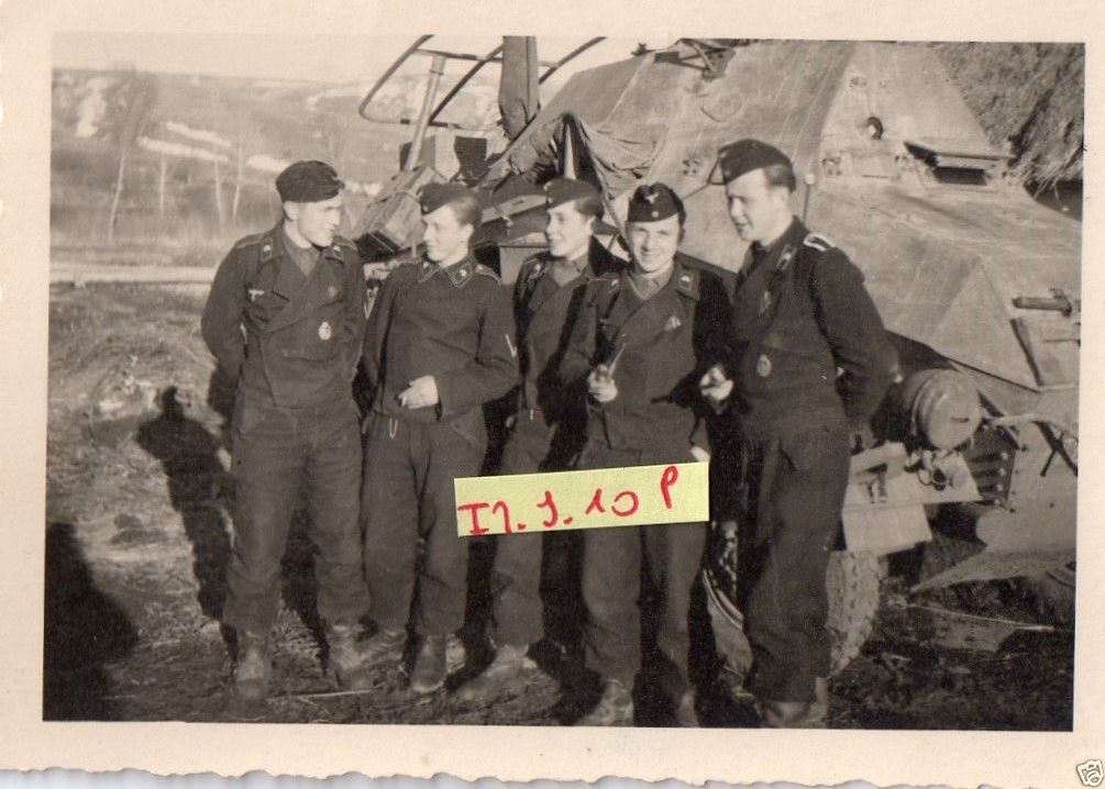Sd.Kfz Besatzung d. Panzer-Aufkl.Abt.37 (7.Pz.Di