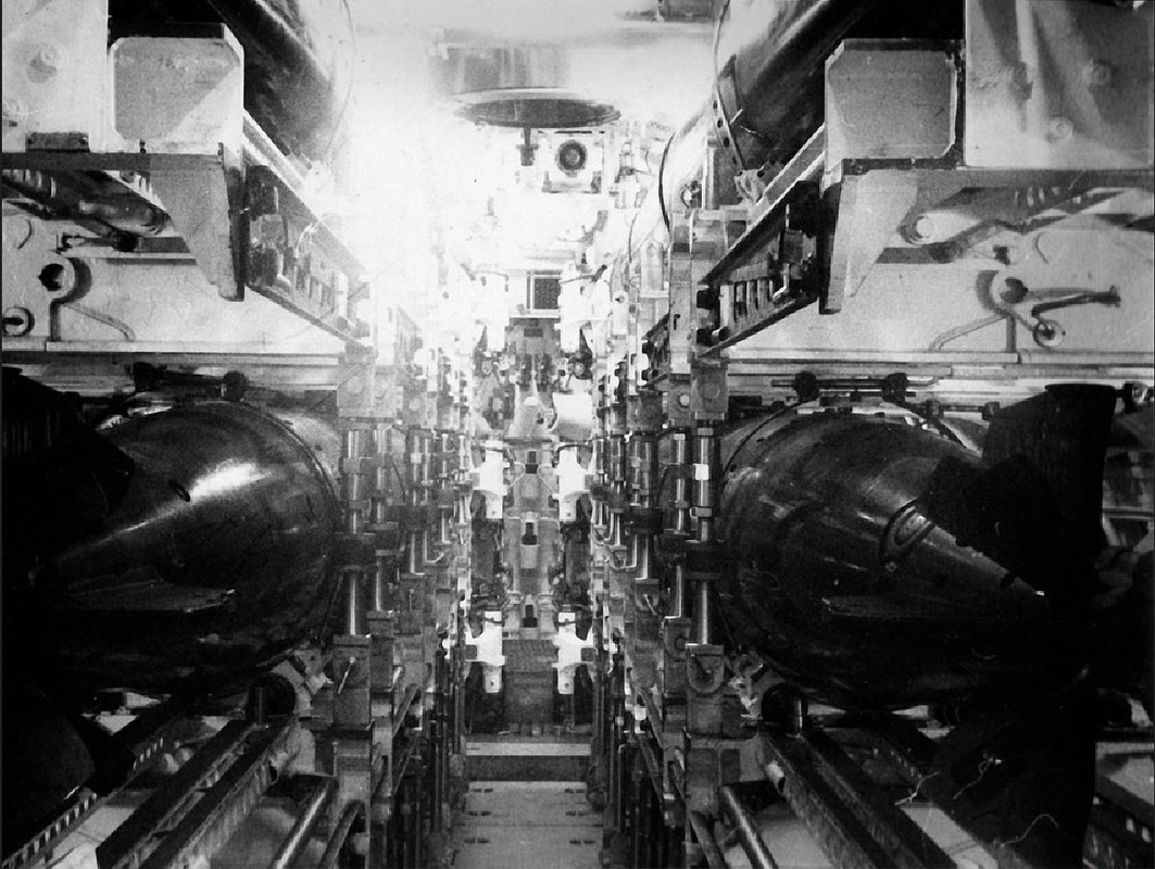 HMS Narwal (S.03)-12