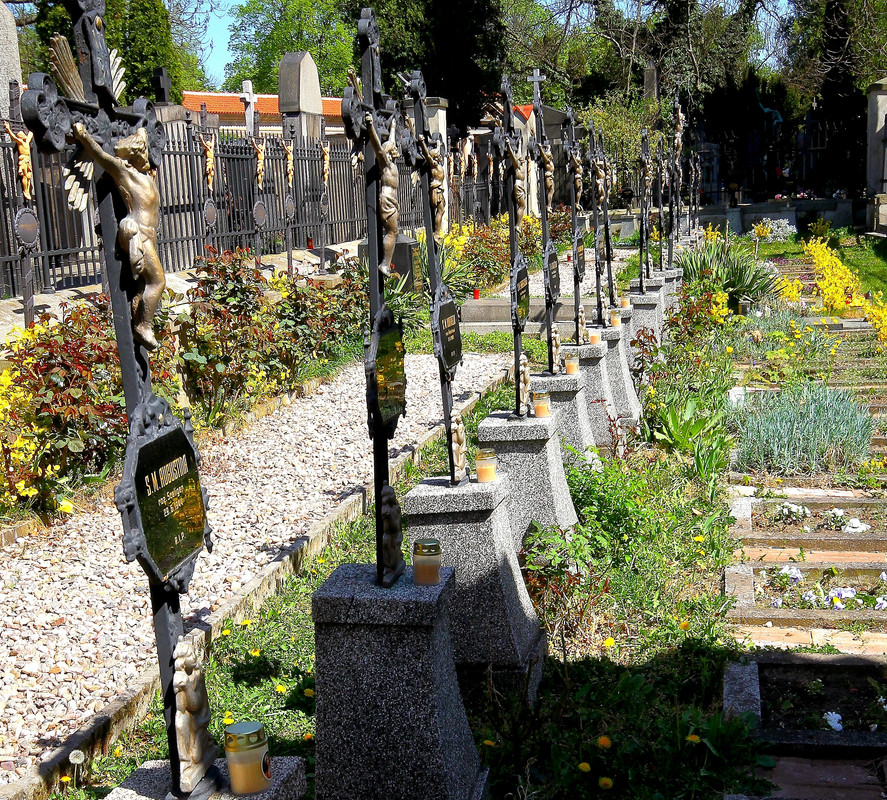 IMAGE: https://i.postimg.cc/hGP9r20c/Prague-Vysehrad-basilica-cemetary-3.jpg