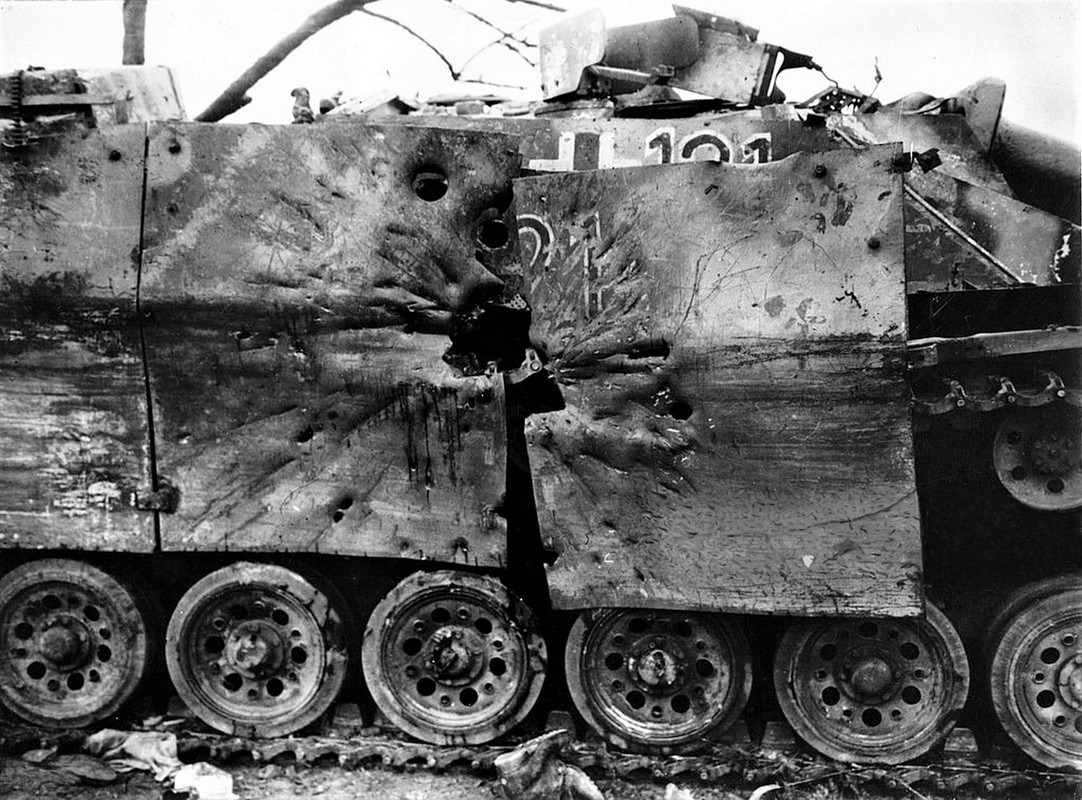 1945-март-боевая-машина-разбита-солдатами-американской-4-тд-56