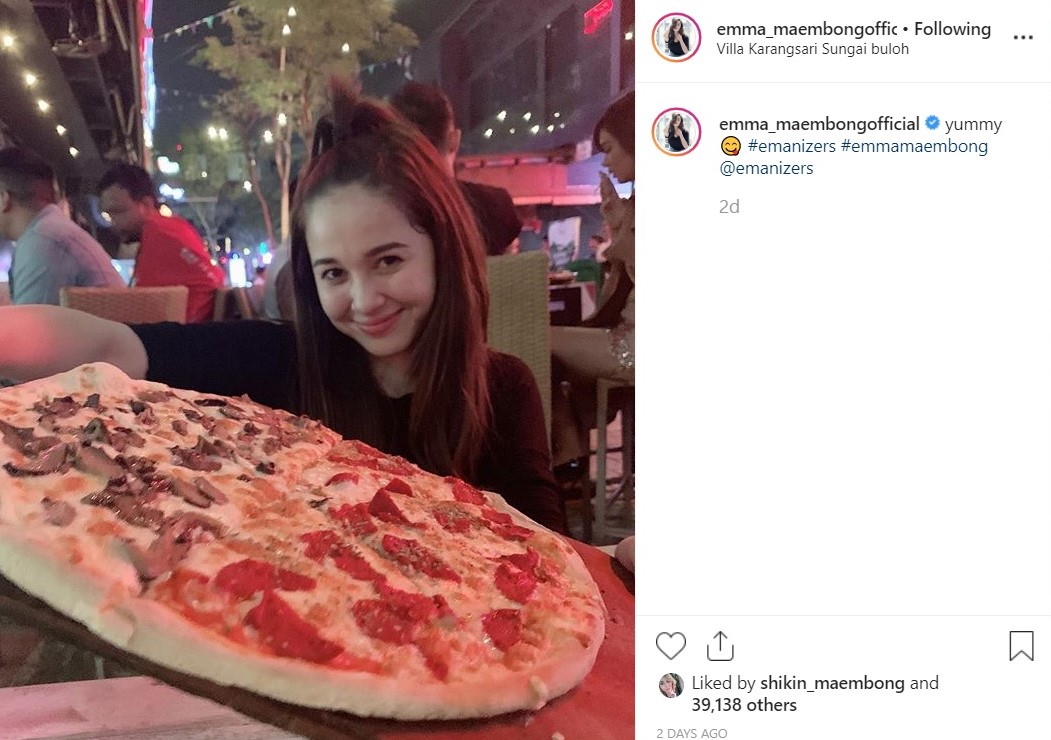 emma maembong ke kelab malam makan pizza