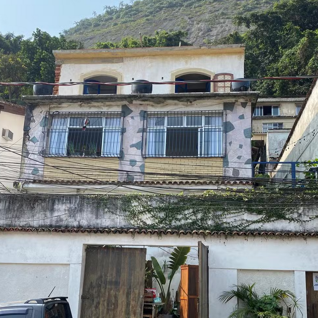 Screenshot-2024-10-16-at-11-03-10-M-rio-Gomes-mostra-puxadinho-onde-dorme-com-a-mulher-na-casa-das