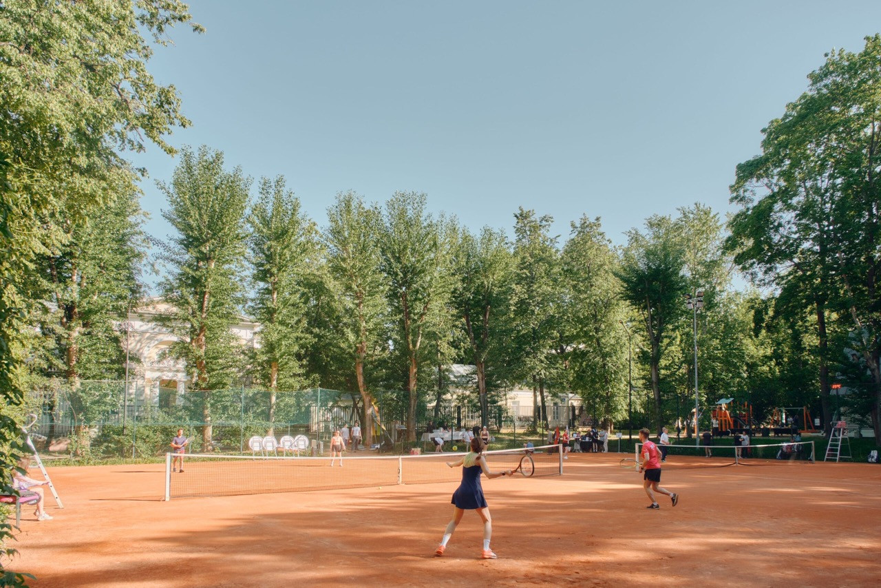Теннисный корт Нескучный сад