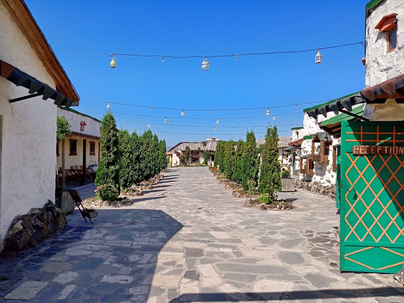 Армения - страна храмов, гор, камней и...