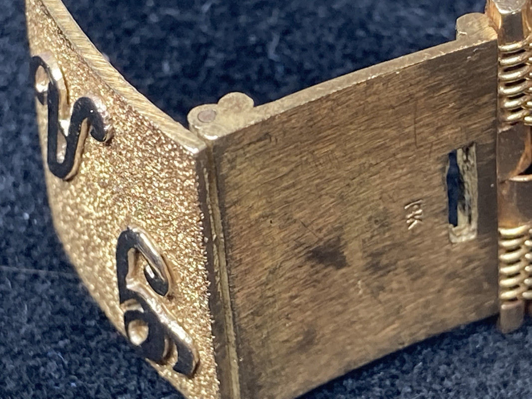 6F9A3609-8BC1-4E42-AAB1-969C7D3120A9