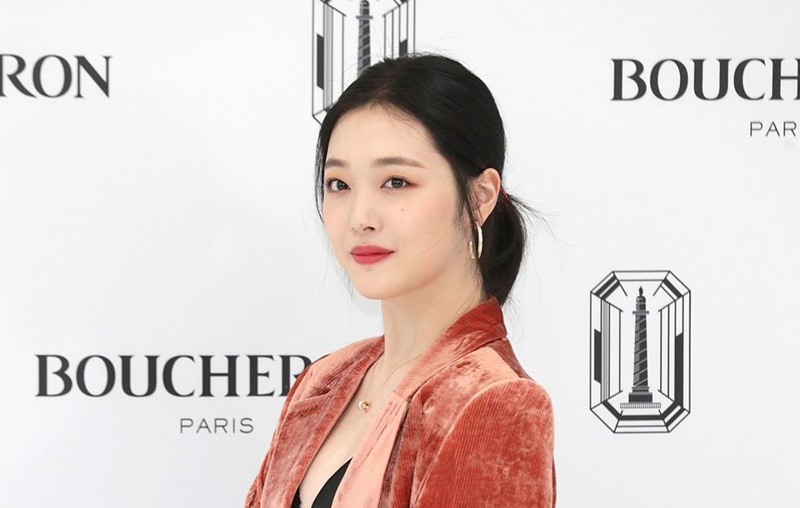 sulli disahkan gantung diri