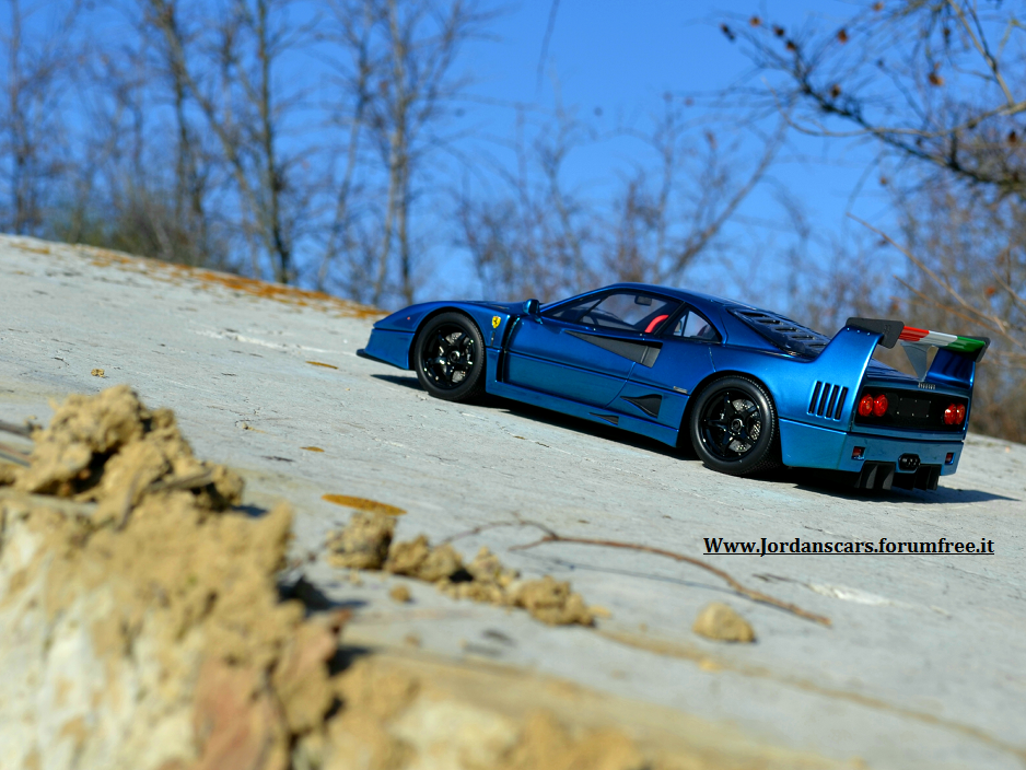 FERRARI-F40-BBR-BLU-c