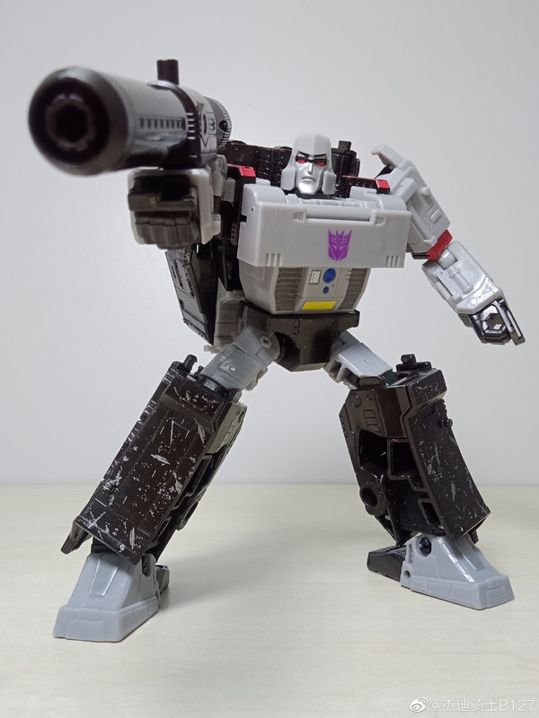 Earthrise-Megatron-06
