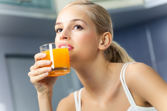 Minum jus wortel