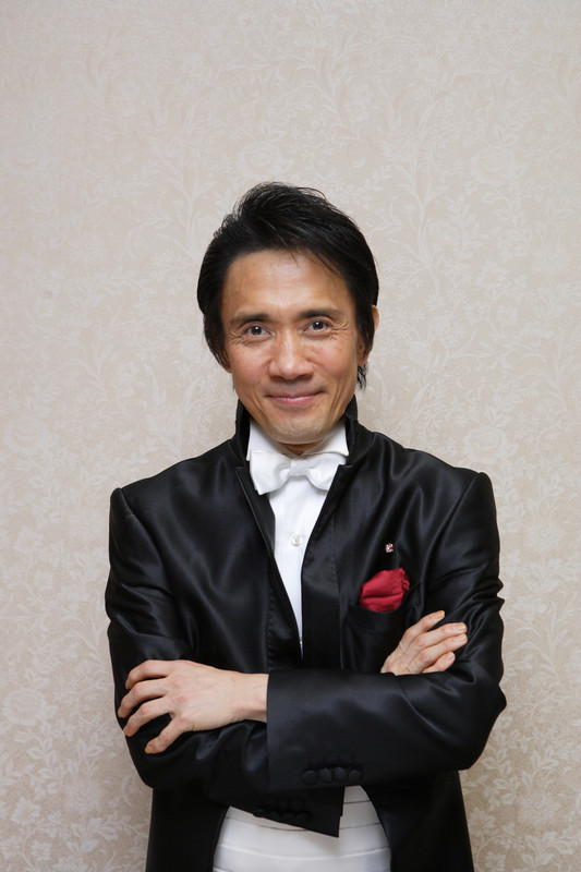 Eiji-Oue-Photo-2-resize-1