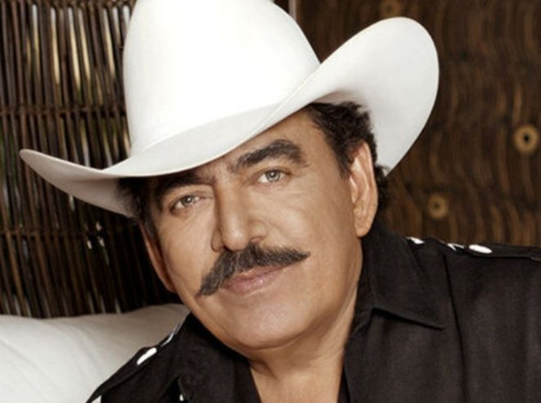 Mujeres ofrecían dinero a Joan Sebastian par acostarse con él