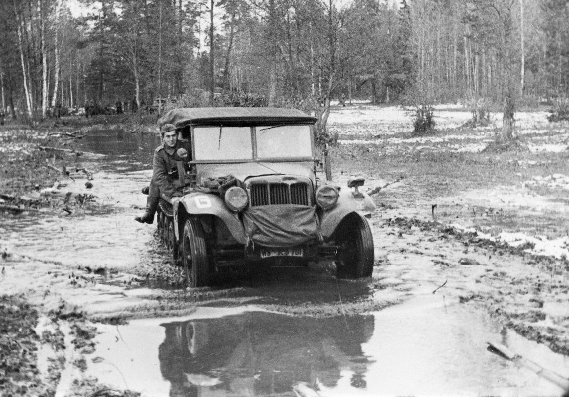 Средний полугусеничный тягач Sd.Kfz. 10 из состава танковой группы «Гудериан» (Panzergruppe Guderian